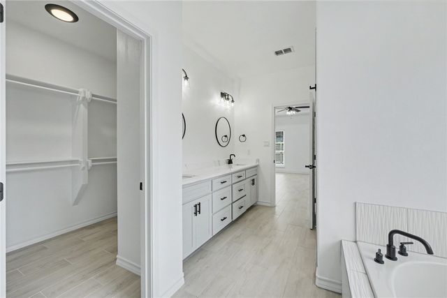 101 Sapphire St, Portland, TX 78374