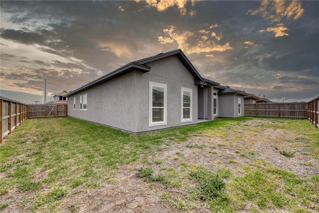 101 Sapphire St, Portland, TX 78374