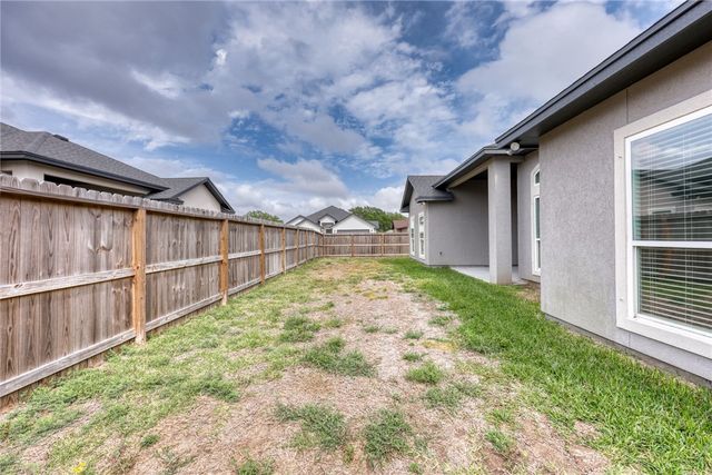 101 Sapphire St, Portland, TX 78374