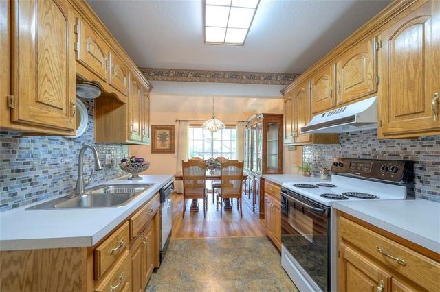 701 16th Avenue S, Greenwood, MO 64034