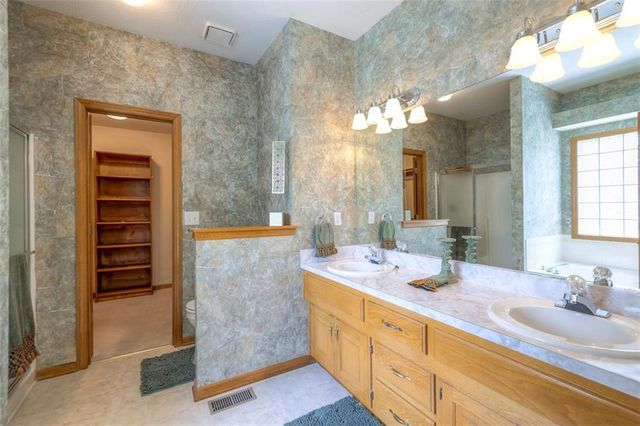 701 16th Avenue S, Greenwood, MO 64034