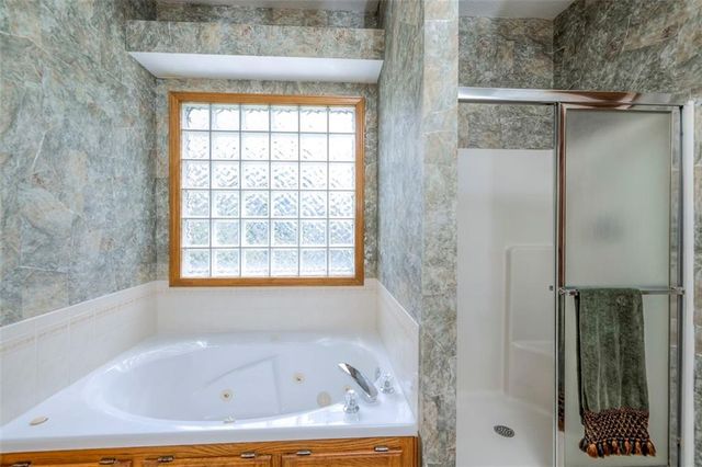 701 16th Avenue S, Greenwood, MO 64034