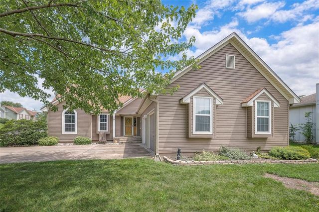 701 16th Avenue S, Greenwood, MO 64034