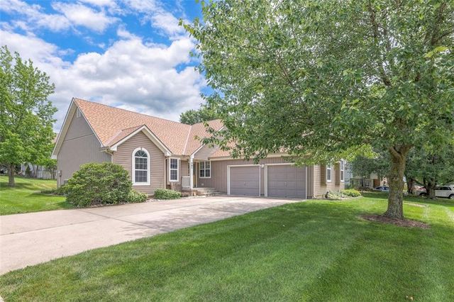 701 16th Avenue S, Greenwood, MO 64034