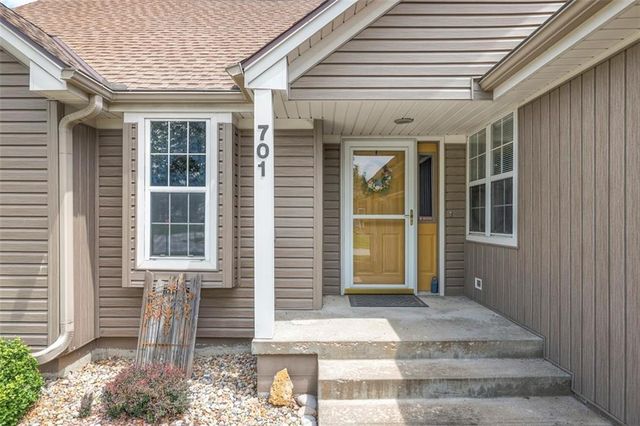 701 16th Avenue S, Greenwood, MO 64034