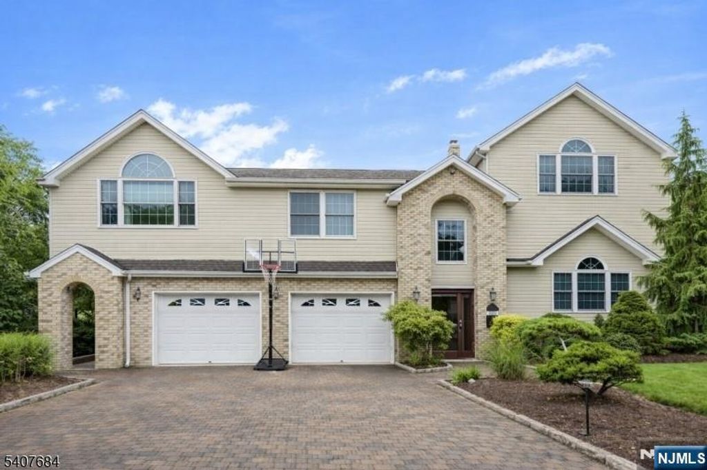 61 Carlisle Road, Wayne, NJ 07470