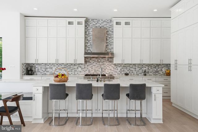 1513 OAKVIEW DR, Mclean, VA 22101