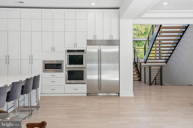 1513 OAKVIEW DR, Mclean, VA 22101