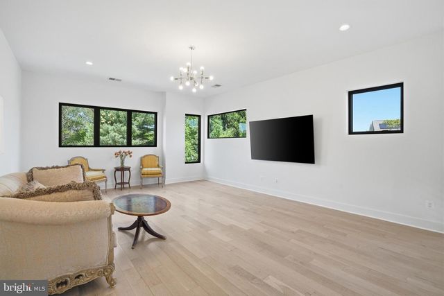 1513 OAKVIEW DR, Mclean, VA 22101