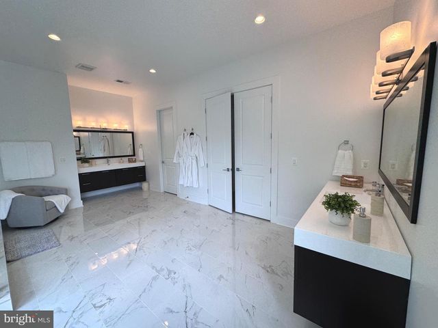 1513 OAKVIEW DR, Mclean, VA 22101