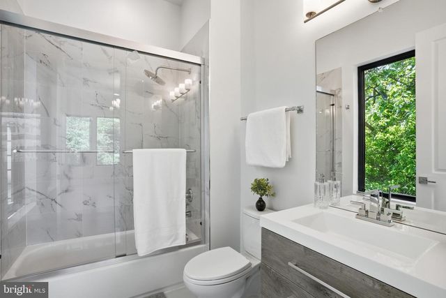 1513 OAKVIEW DR, Mclean, VA 22101