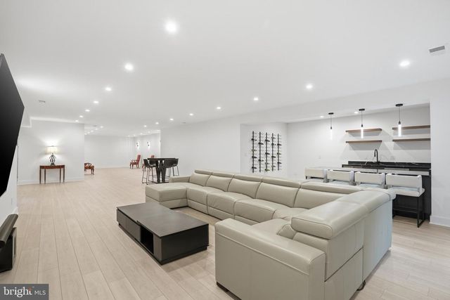 1513 OAKVIEW DR, Mclean, VA 22101