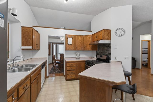 16051 Goodview Way, Lakeville, MN 55044