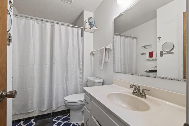 16051 Goodview Way, Lakeville, MN 55044