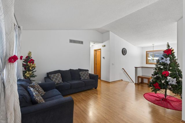 16051 Goodview Way, Lakeville, MN 55044