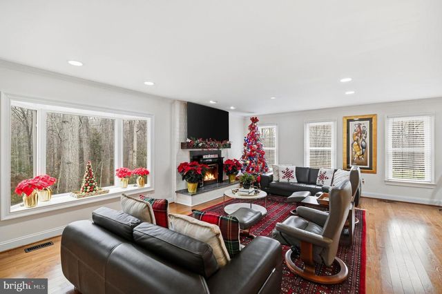 11728 STUART MILL RD, Oakton, VA 22124