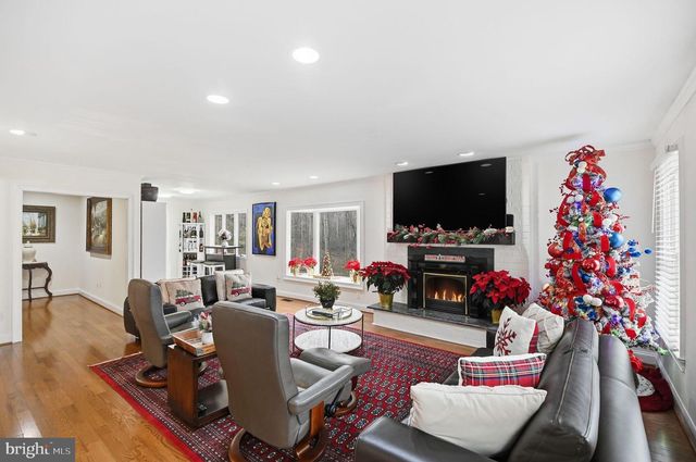 11728 STUART MILL RD, Oakton, VA 22124