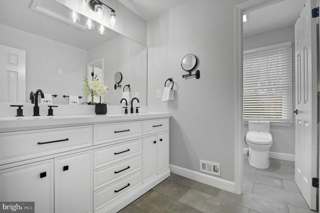 11728 STUART MILL RD, Oakton, VA 22124