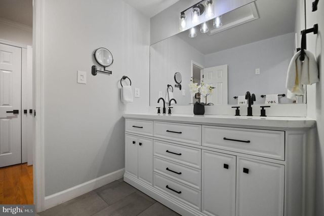 11728 STUART MILL RD, Oakton, VA 22124