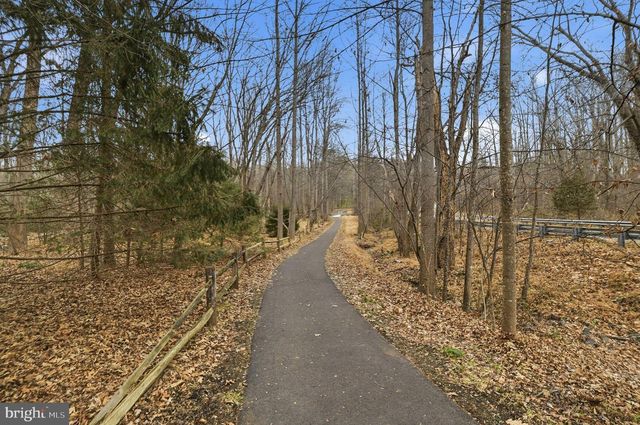 11728 STUART MILL RD, Oakton, VA 22124