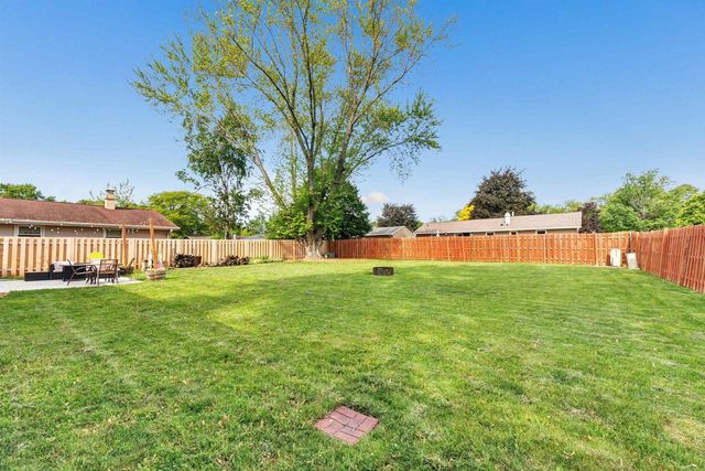 2316 SERENADE LANE, Green Bay, WI 54301
