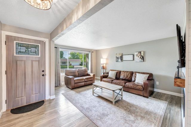 2316 SERENADE LANE, Green Bay, WI 54301