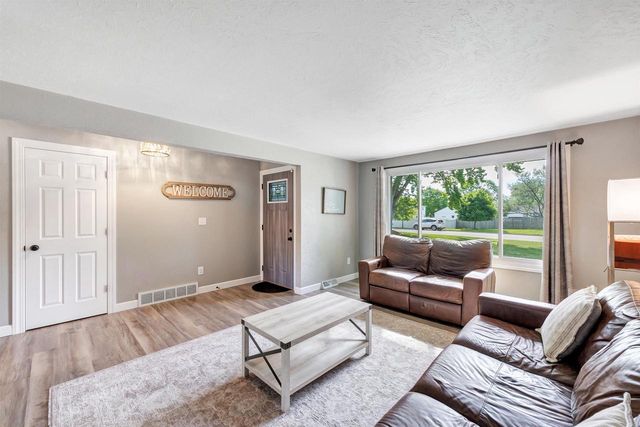 2316 SERENADE LANE, Green Bay, WI 54301