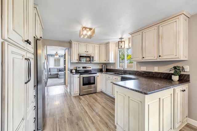 2316 SERENADE LANE, Green Bay, WI 54301