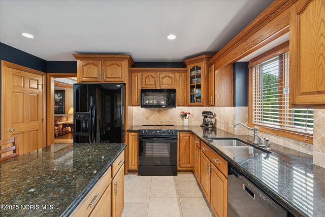 8753 N Stone Mill Road, Sylvania, OH 43560