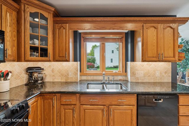 8753 N Stone Mill Road, Sylvania, OH 43560