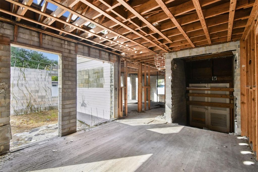 Image 15 of property listing at 1800 PALM LANE, Orlando, FL 32803