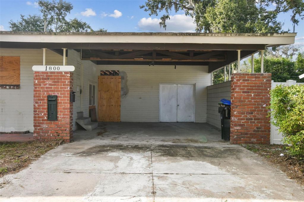 Image 5 of property listing at 1800 PALM LANE, Orlando, FL 32803