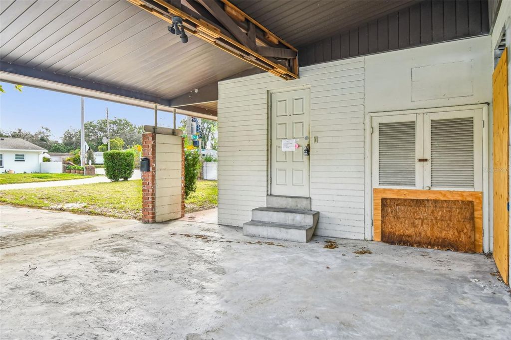 Image 7 of property listing at 1800 PALM LANE, Orlando, FL 32803