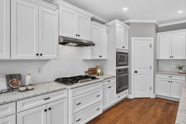 828 Rambling Oaks Lane, Holly Springs, NC 27540