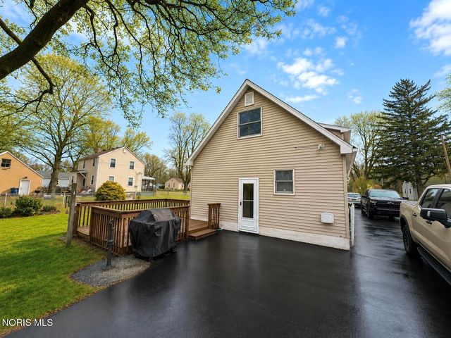 711 Sawyer Road, Toledo, OH 43615