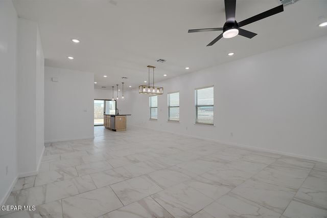 13828 Paseo De Gloria Avenue, Horizon City, TX 79928