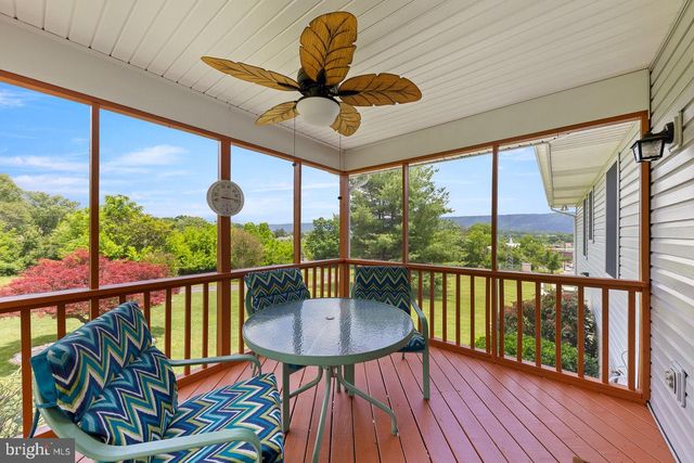 422 W COURT ST, Woodstock, VA 22664
