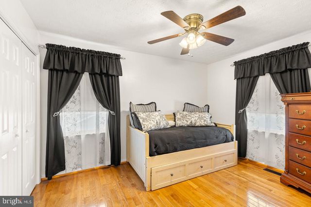 422 W COURT ST, Woodstock, VA 22664