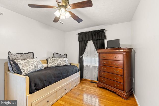 422 W COURT ST, Woodstock, VA 22664
