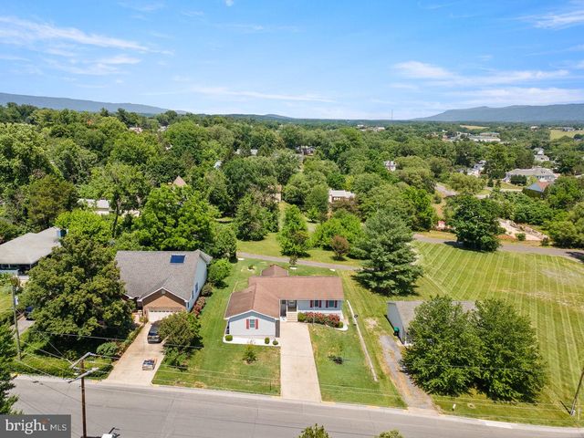 422 W COURT ST, Woodstock, VA 22664