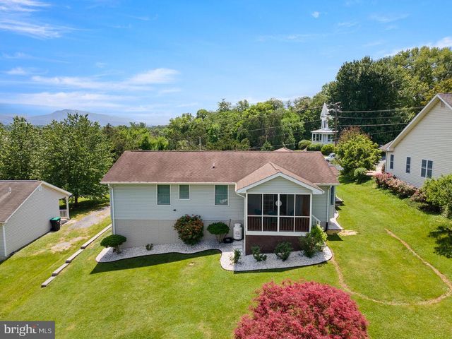 422 W COURT ST, Woodstock, VA 22664