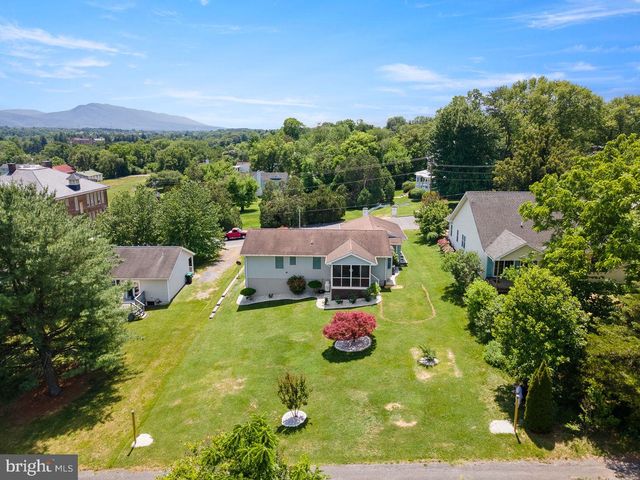 422 W COURT ST, Woodstock, VA 22664