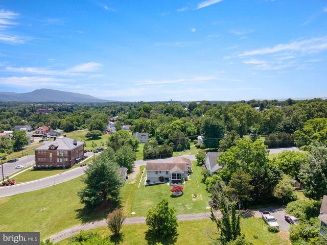 422 W COURT ST, Woodstock, VA 22664