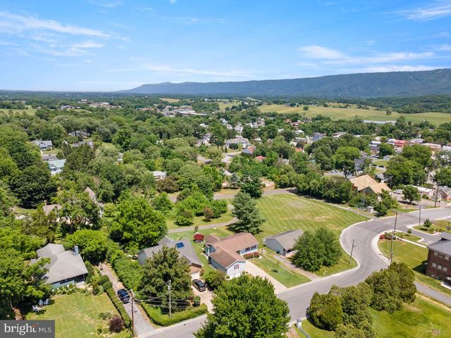 422 W COURT ST, Woodstock, VA 22664