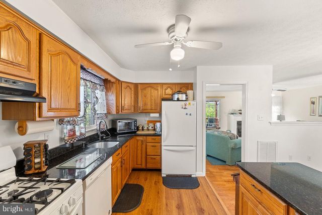422 W COURT ST, Woodstock, VA 22664