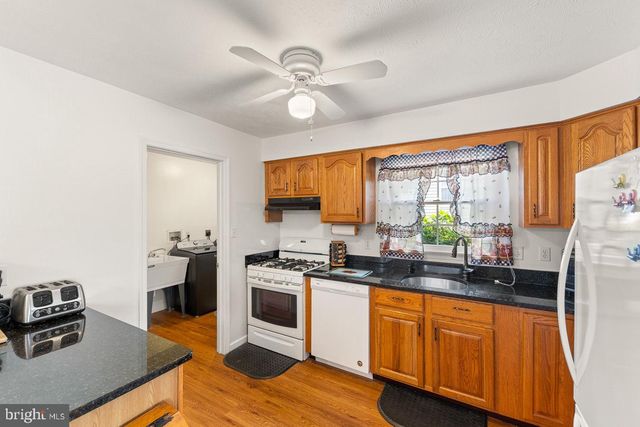 422 W COURT ST, Woodstock, VA 22664