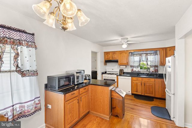 422 W COURT ST, Woodstock, VA 22664