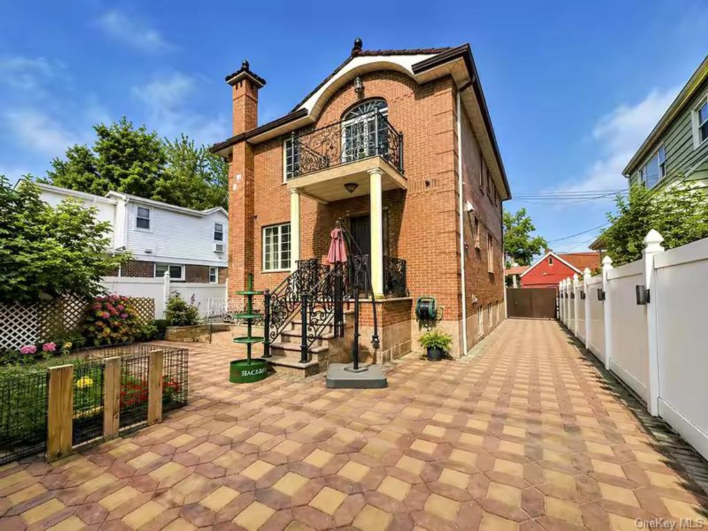 47-18 163RD Place, Flushing, NY 11358 — photo 2