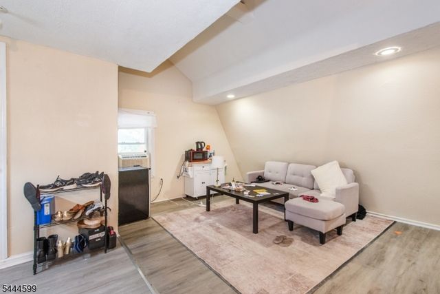 124 N 17Th St, East Orange City, NJ 07017
