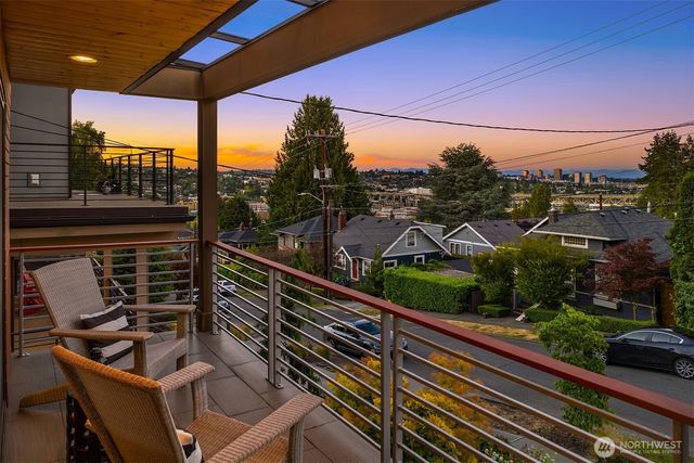 2619 Warren Avenue N, Seattle, WA 98109